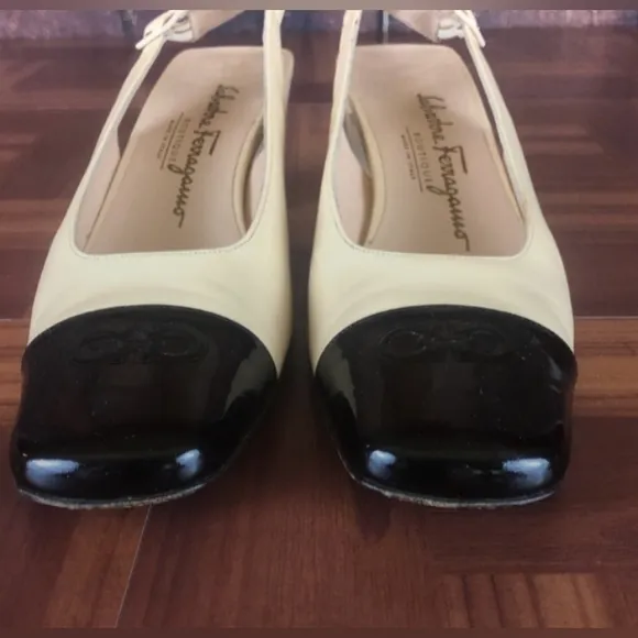 SALVATORE FERRAGAMO Leather Slingback Pumps! Great condition!
