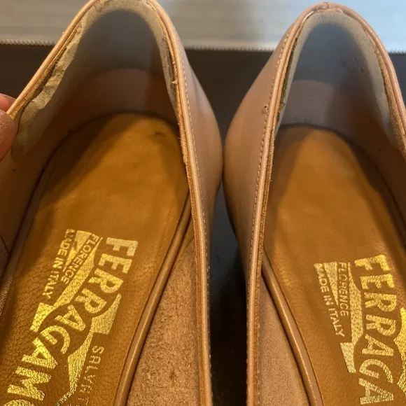 Salvatore Ferragamo Vara Beige Pumps Size 5 1/2