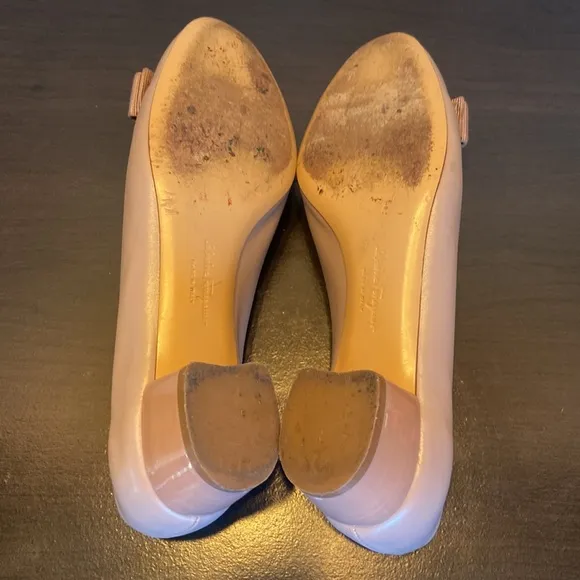 Salvatore Ferragamo Vara Beige Pumps Size 5 1/2