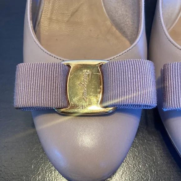 Salvatore Ferragamo Vara Beige Pumps Size 5 1/2
