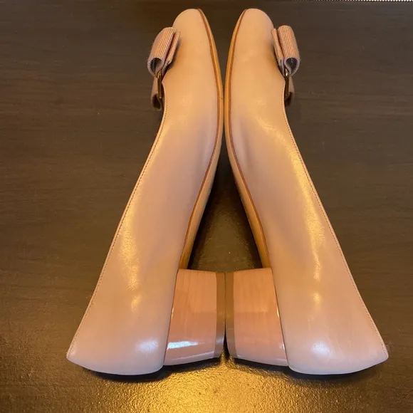 Salvatore Ferragamo Vara Beige Pumps Size 5 1/2
