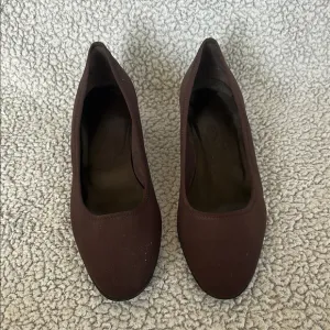 Salvatore Ferragamo Women's black satin low heel pumps dress shoes