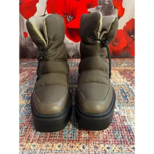 Sam Edelman Lakyn boots. NWT. Size 7.