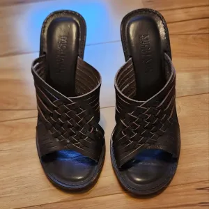 SANDALS MICHAEL KORS (PLATFORM) SIZE 4M LEATHER BROWN COLOR