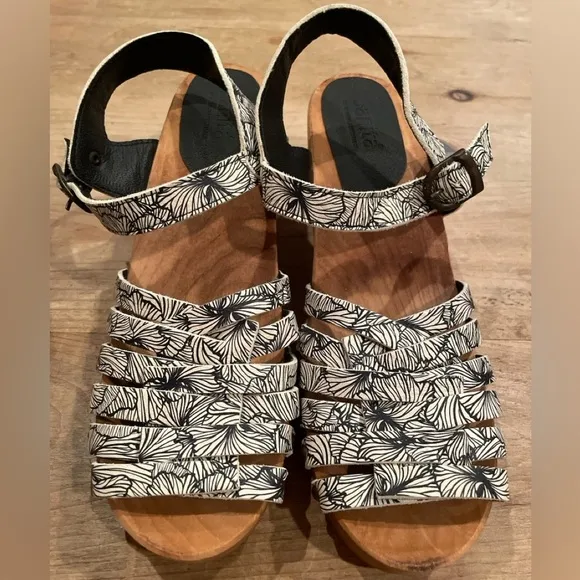 Sanita Wood Leather Black White floral studded Women’s Sandals 10
