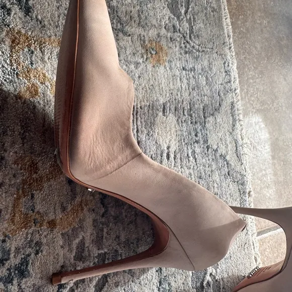 SCHUTZ Caiolea Stiletto Size 8.5 Nude