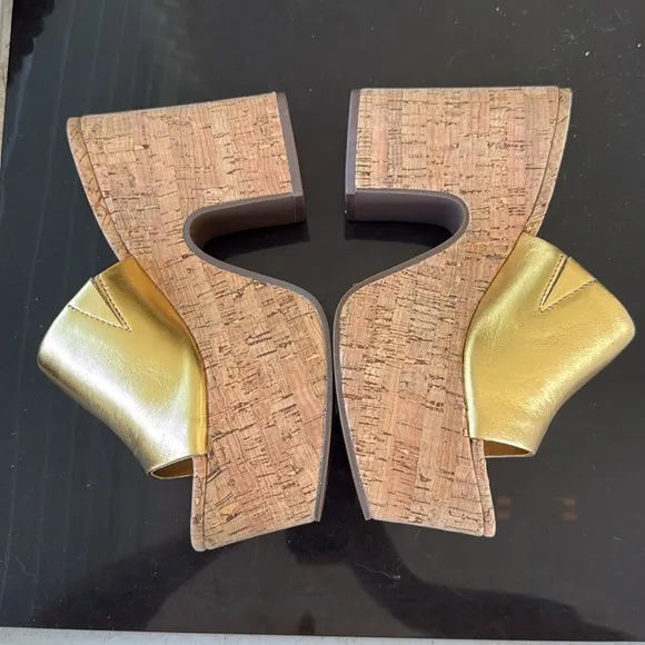 Schutz Dalle Cut Out Metallic Gold Cork Platform Sandals 7.5