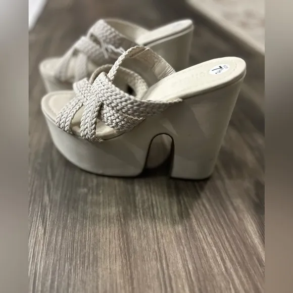 Schutz platform sandals, NWOB size 7.5
