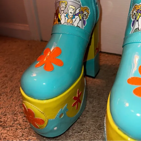 Scooby Doo Dolls Kill ‘MYSTERY MACHINE’ Platform Boots NIB 9