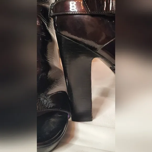 SERGIO ROSSI-size 41- patent leather peep-toe bootie in tornasol black shoes