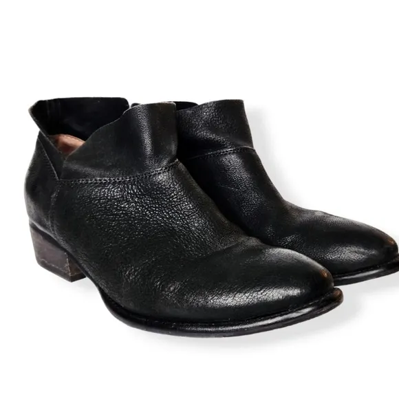 Seychelles Black Leather Snare Booties boots size 7