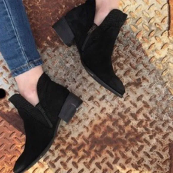 Seychelles Black Leather Snare Booties boots size 7