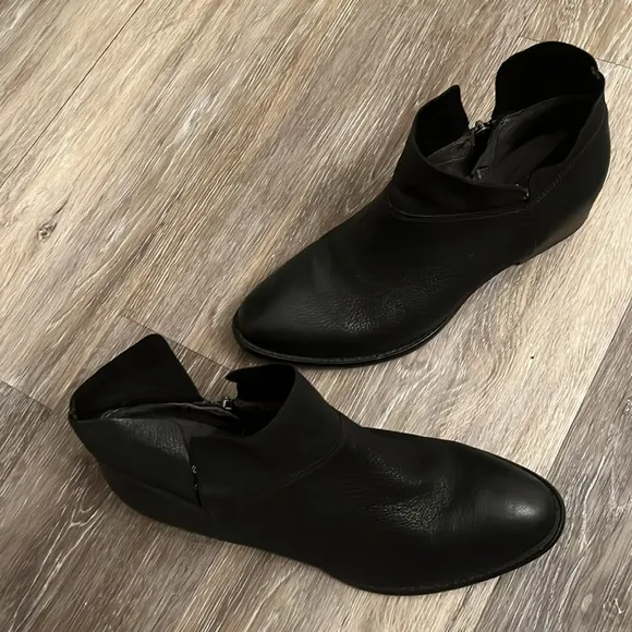 Seychelles Black Leather Snare Booties boots size 7