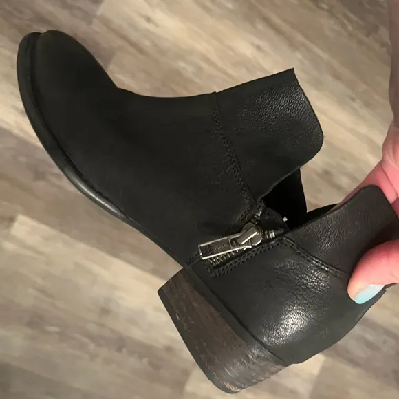 Seychelles Black Leather Snare Booties boots size 7