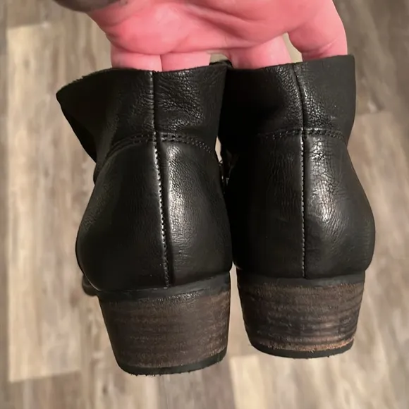 Seychelles Black Leather Snare Booties boots size 7
