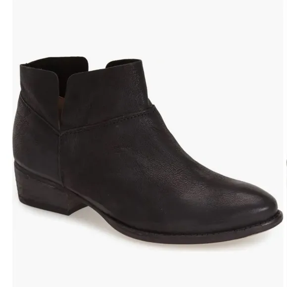 Seychelles Black Leather Snare Booties boots size 7