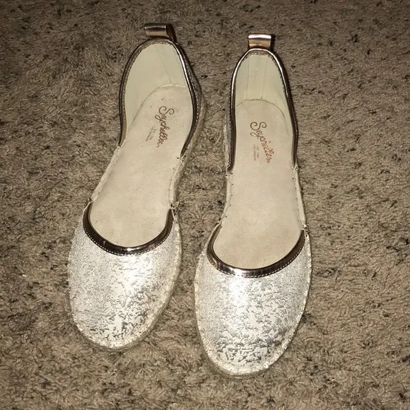 Seychelles Los Angeles gold metallic size 7 NWOT