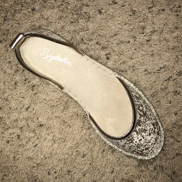 Seychelles Los Angeles gold metallic size 7 NWOT
