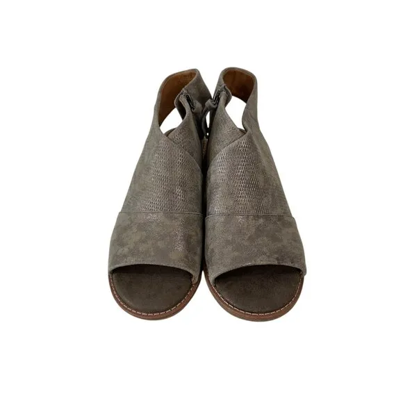 Söfft Women Peep Toe Leather Sandals Size 6.5M Metallic Tan Comfort Casual Shoes