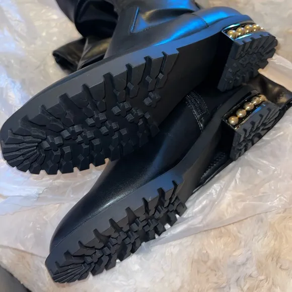 Shoe Dazzle Bradana Boots