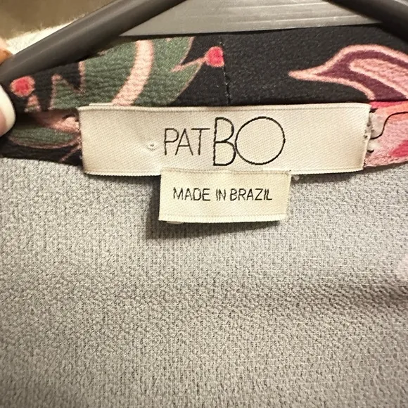 short wrap dress by PatBo. sz lg