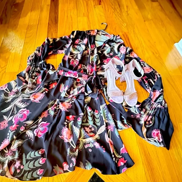 short wrap dress by PatBo. sz lg