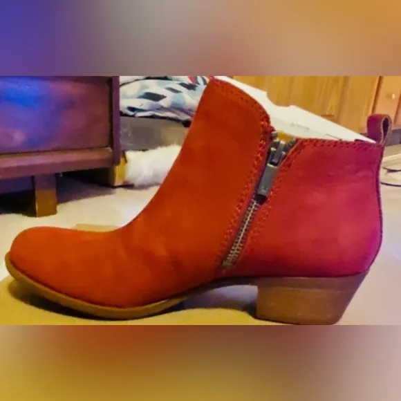 Side Zipper Boots New In Box Lucky Brand Womens Ankle Low Heel Size 6.5 Red 😍