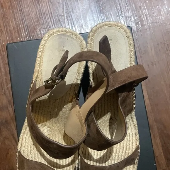 Size 11 Banana Republic women’s espadrille wedge sandal Tobacco Brown Suede NWT