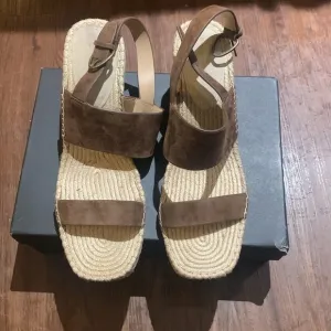 Size 11 Banana Republic women’s espadrille wedge sandal Tobacco Brown Suede NWT