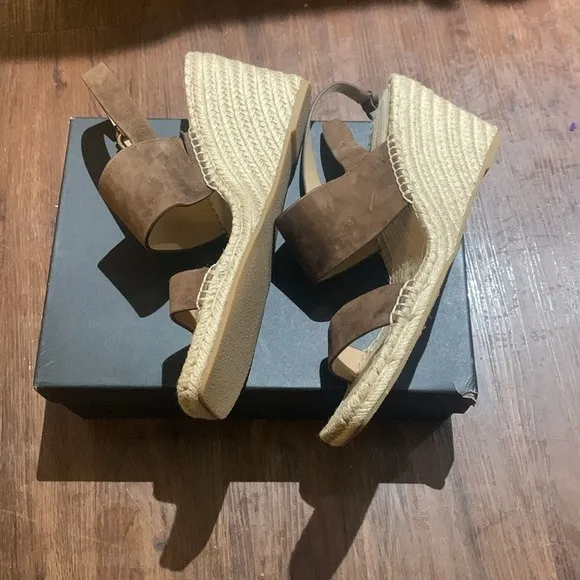 Size 11 Banana Republic women’s espadrille wedge sandal Tobacco Brown Suede NWT