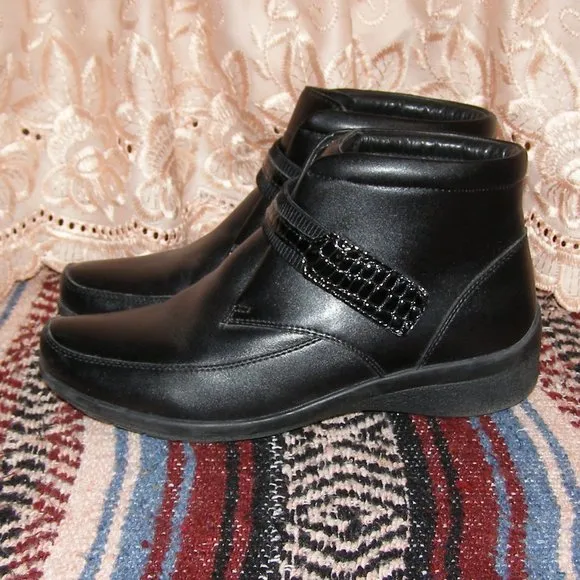size 8 Ladies' Black Leather ankle boots Faux Fur Lined Low heel
