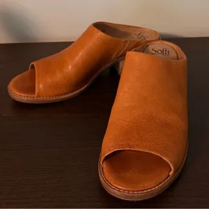 Sofft Aneesa peep toe slides Sz 11