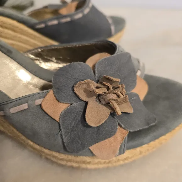 SOFFT ESPADRILLE PLATFORM WEDGE OPEN TOE GRAY LEATHER SANDALS Flower applique 10