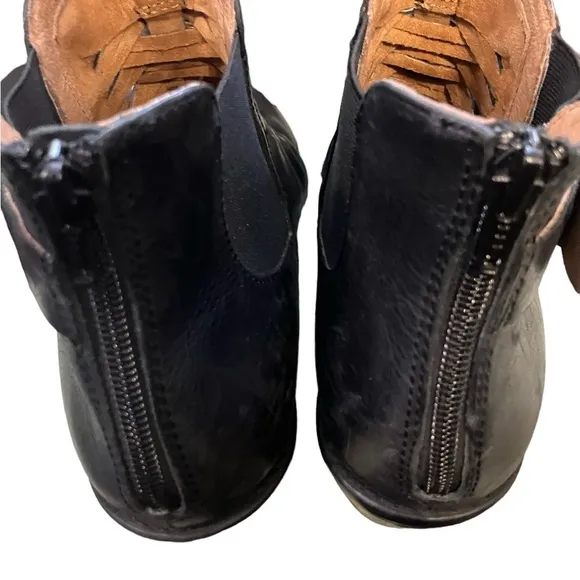 Sofft Lattice Leather Moto Ankle Boots Black 2” Platform Heels Rear Zipper 10