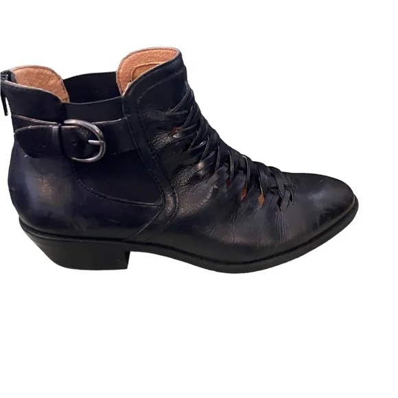 Sofft Lattice Leather Moto Ankle Boots Black 2” Platform Heels Rear Zipper 10