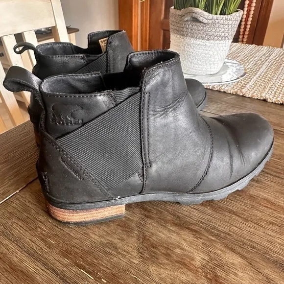 Sorel Black Leather Emelie Ankle Boots Chelsea Pull On Comfort Casual Size 8