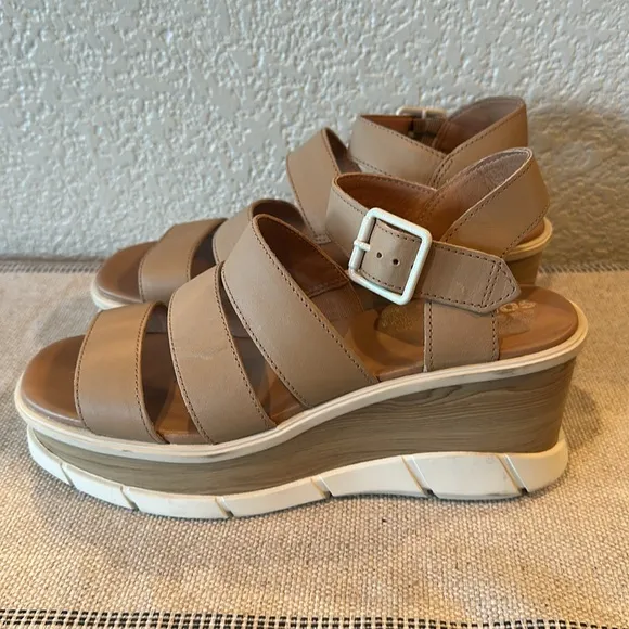 Sorel Honest Beige Joannie III Ankle Strap Platform Sandals