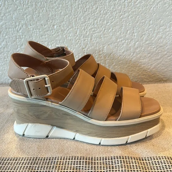 Sorel Honest Beige Joannie III Ankle Strap Platform Sandals