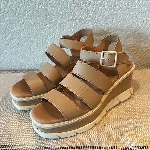 Sorel Honest Beige Joannie III Ankle Strap Platform Sandals