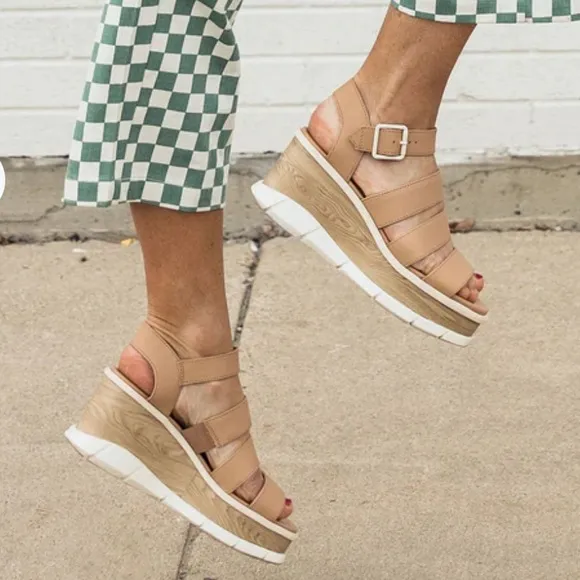 Sorel Honest Beige Joannie III Ankle Strap Platform Sandals