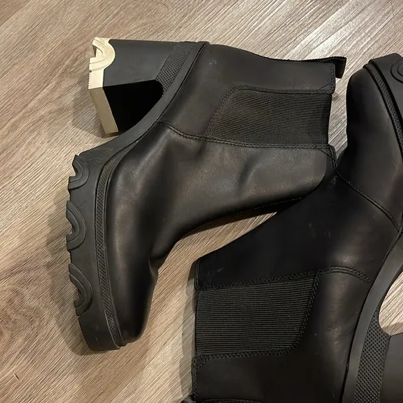 sorel women's brex heel chelsea boots 9.5