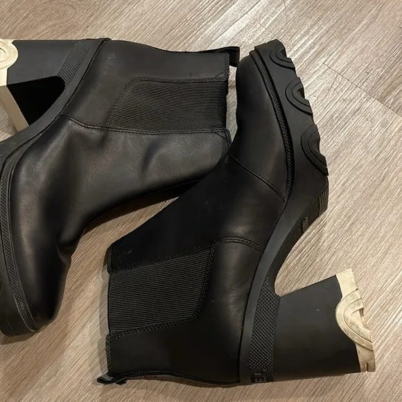 sorel women's brex heel chelsea boots 9.5