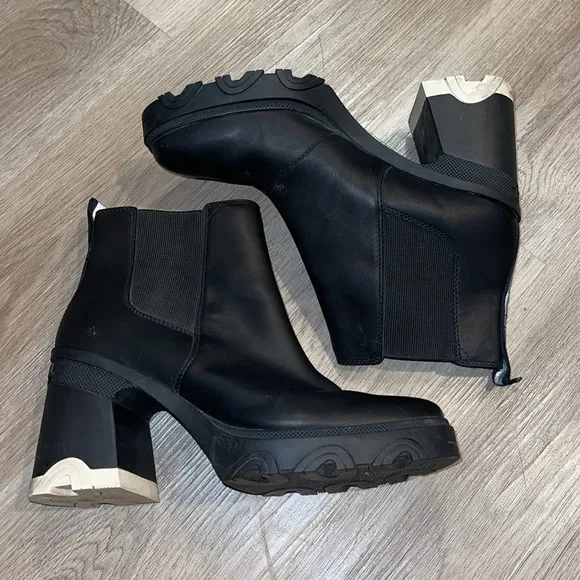 sorel women's brex heel chelsea boots 9.5