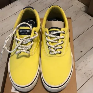 Sperry Shoe Men’s 8/ women’s 9.5 Yellow shoe so cute! Shoes 278