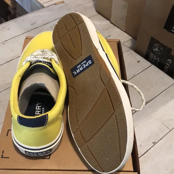 Sperry Shoe Men’s 8/ women’s 9.5 Yellow shoe so cute! Shoes 278
