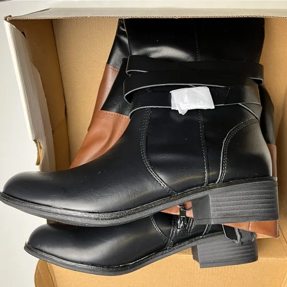 ST. JOHN'S BAY Douglas Heel Boots