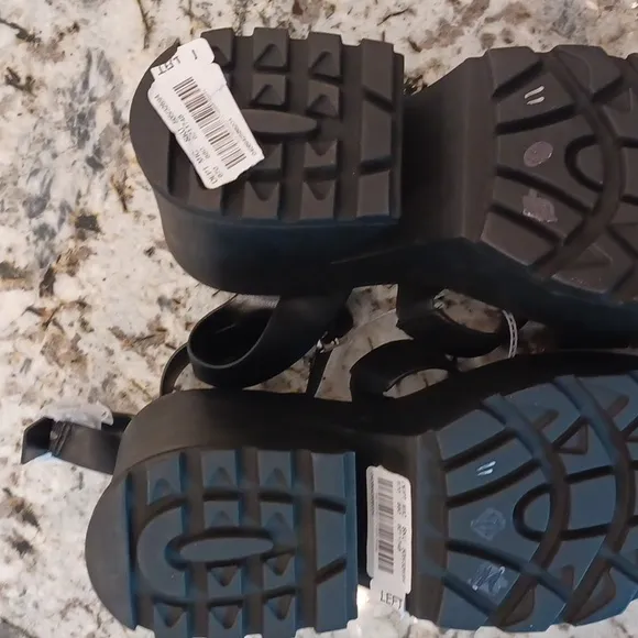 Steve Madden Black Chunky Abbot Platform Leather Sandals NEW Size 11