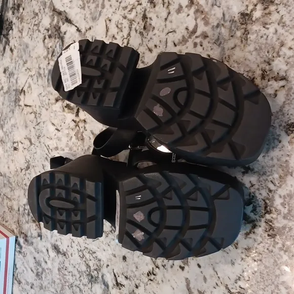 Steve Madden Black Chunky Abbot Platform Leather Sandals NEW Size 11