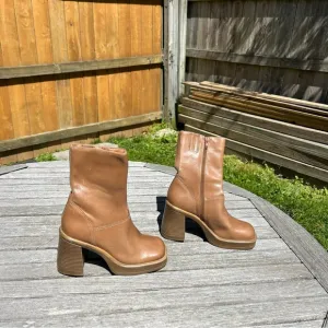 Steve Madden Fantsie Boots size 5.5 platform 70s hippy leather whimsy