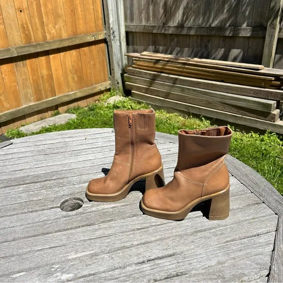 Steve Madden Fantsie Boots size 5.5 platform 70s hippy leather whimsy